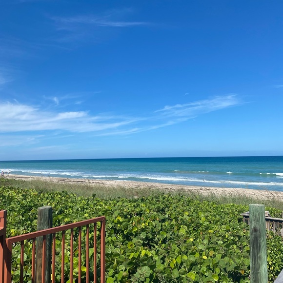 Meet your Posher, Laura - Picture 1 of 1